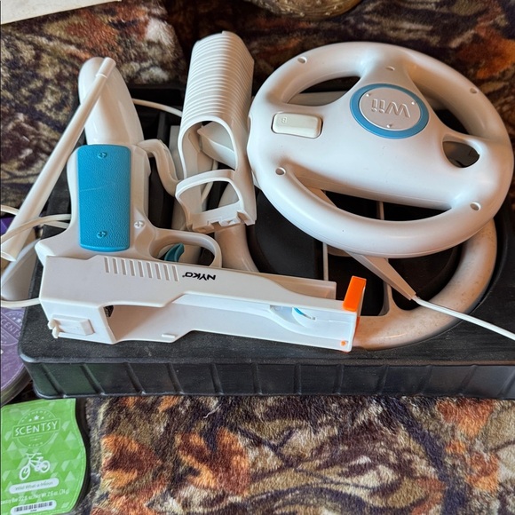 Nintendo Wii Console Set with Accessories - White and Black Nintendo Wii Console Set with White Accessories